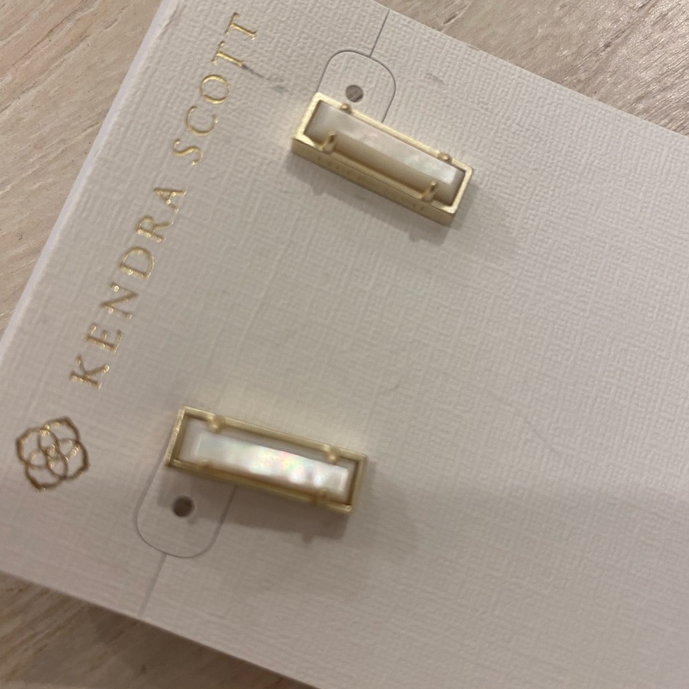 Kendra Scott  ‘Lady’ Earring Gold/MOP - Picture 3 of 5